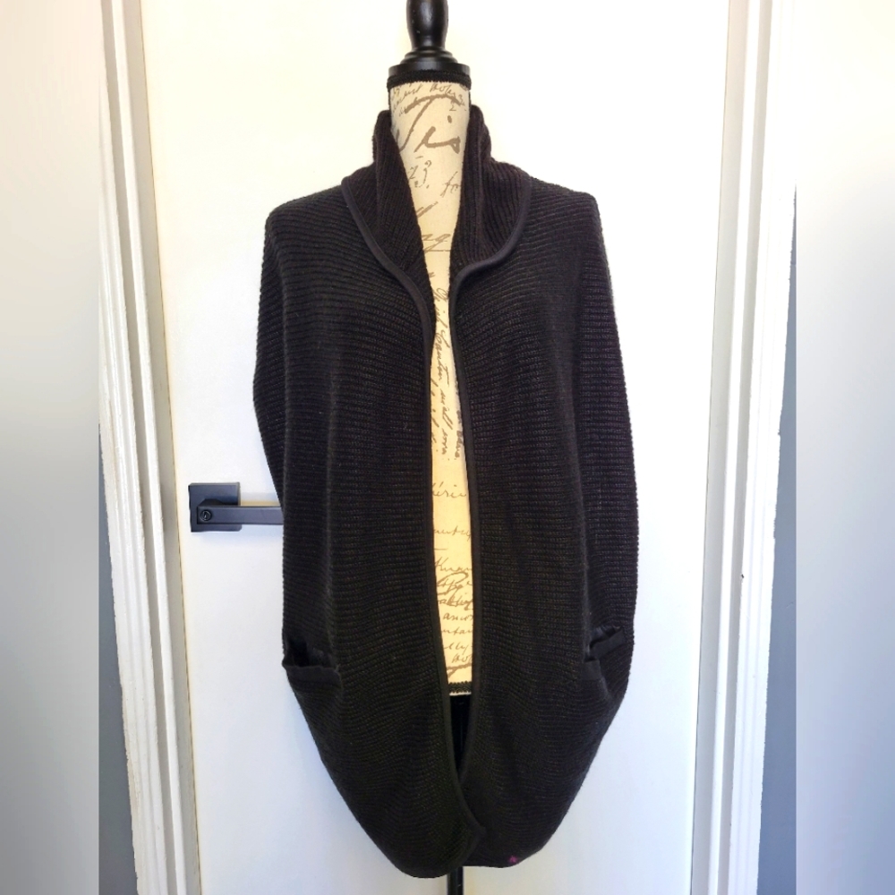 Anthropologie Eva Franco Black Knit Cape Cardigan Sweater Short Sleeve Size 2